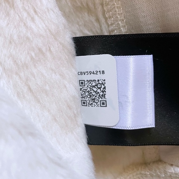 The North Face Women’s Luxe Osito Full Zip Jacket - Picture 8 of 11